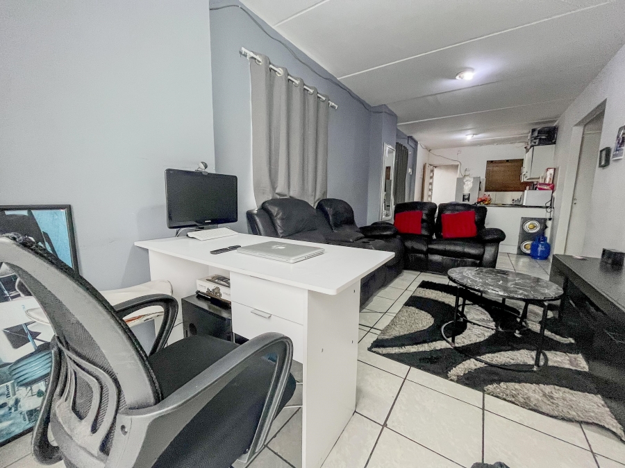 2 Bedroom Property for Sale in Maitland Western Cape